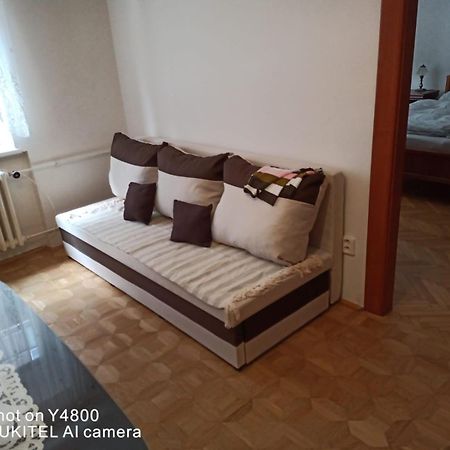 Byt - Apartman - Robotnicka Братислава Екстериор снимка